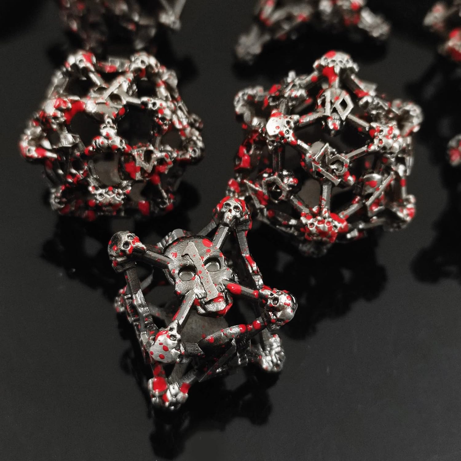 Hollow skull metal dice set