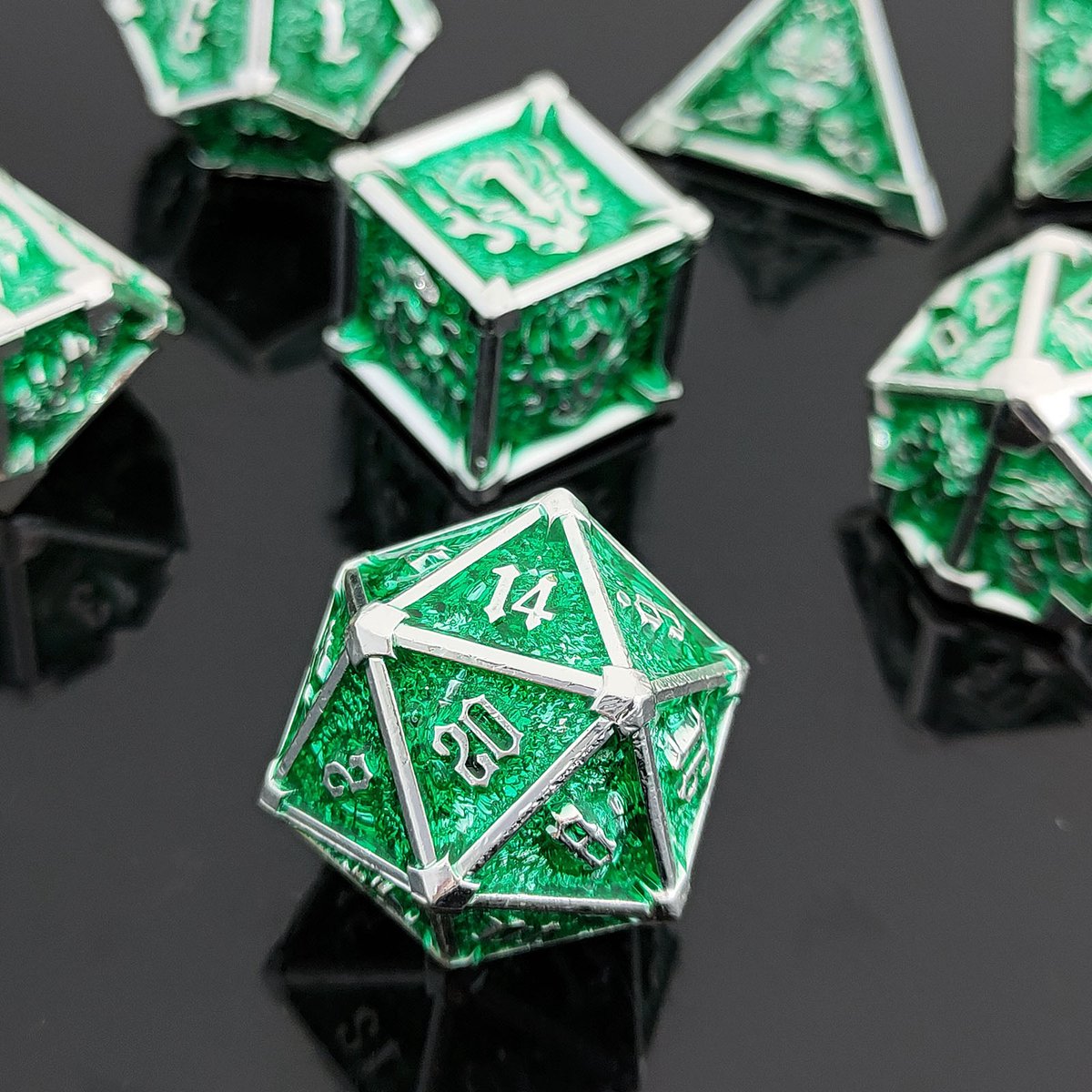 Metal dice set Demon skull