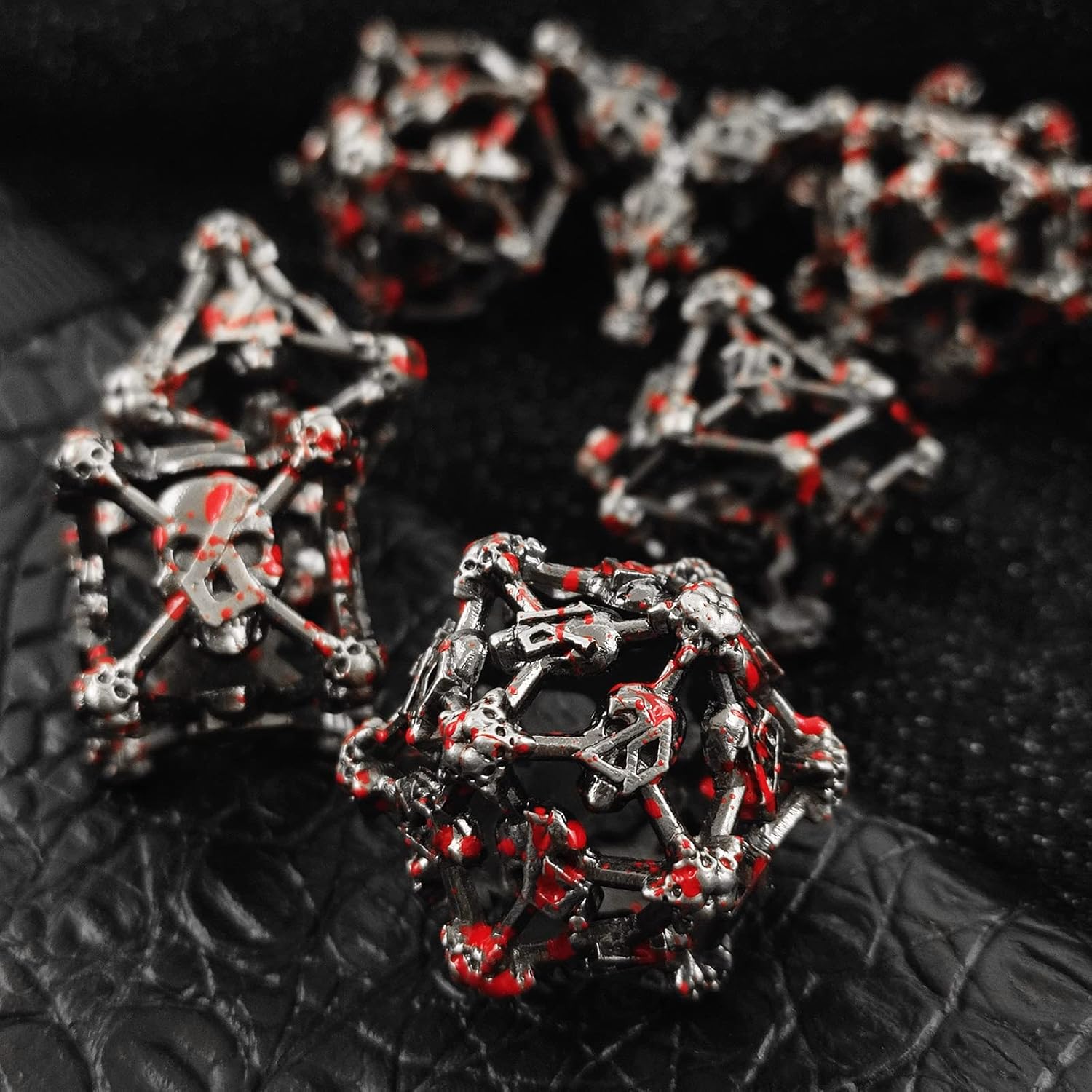 Hollow skull metal dice set