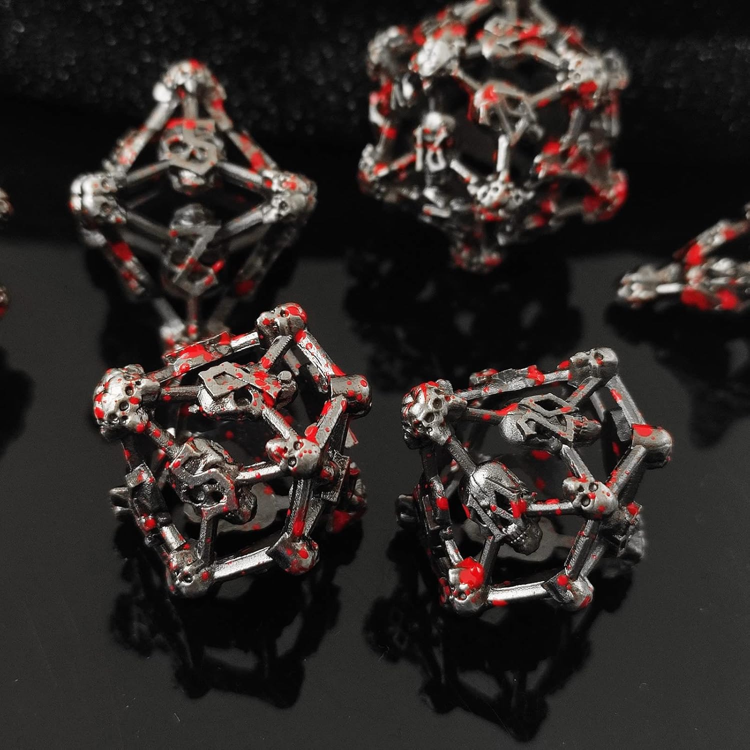 Hollow skull metal dice set