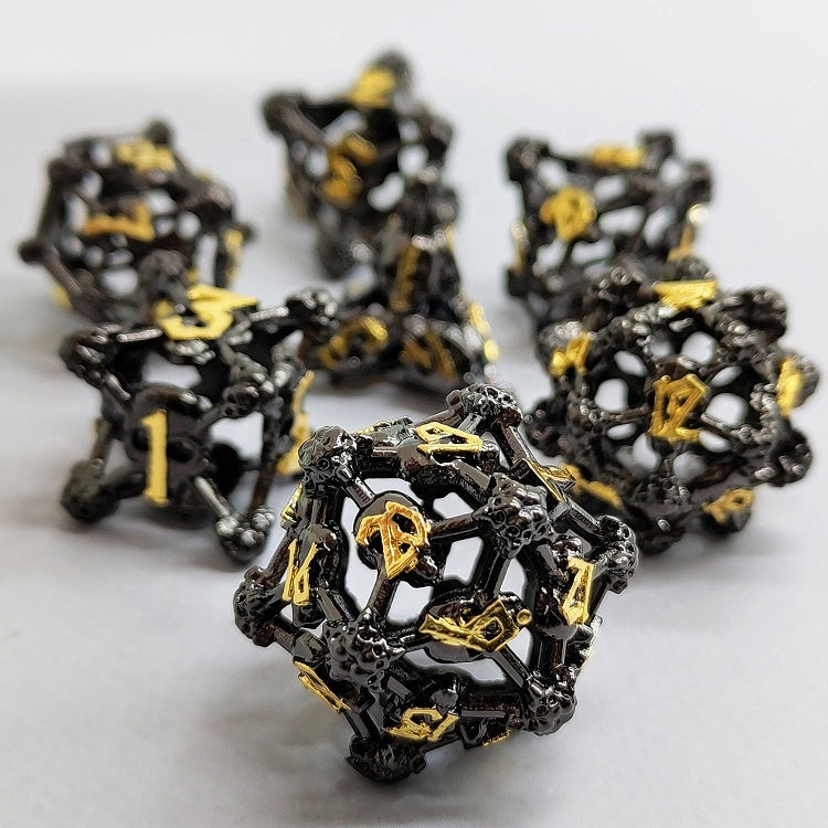 Hollow skull metal dice set